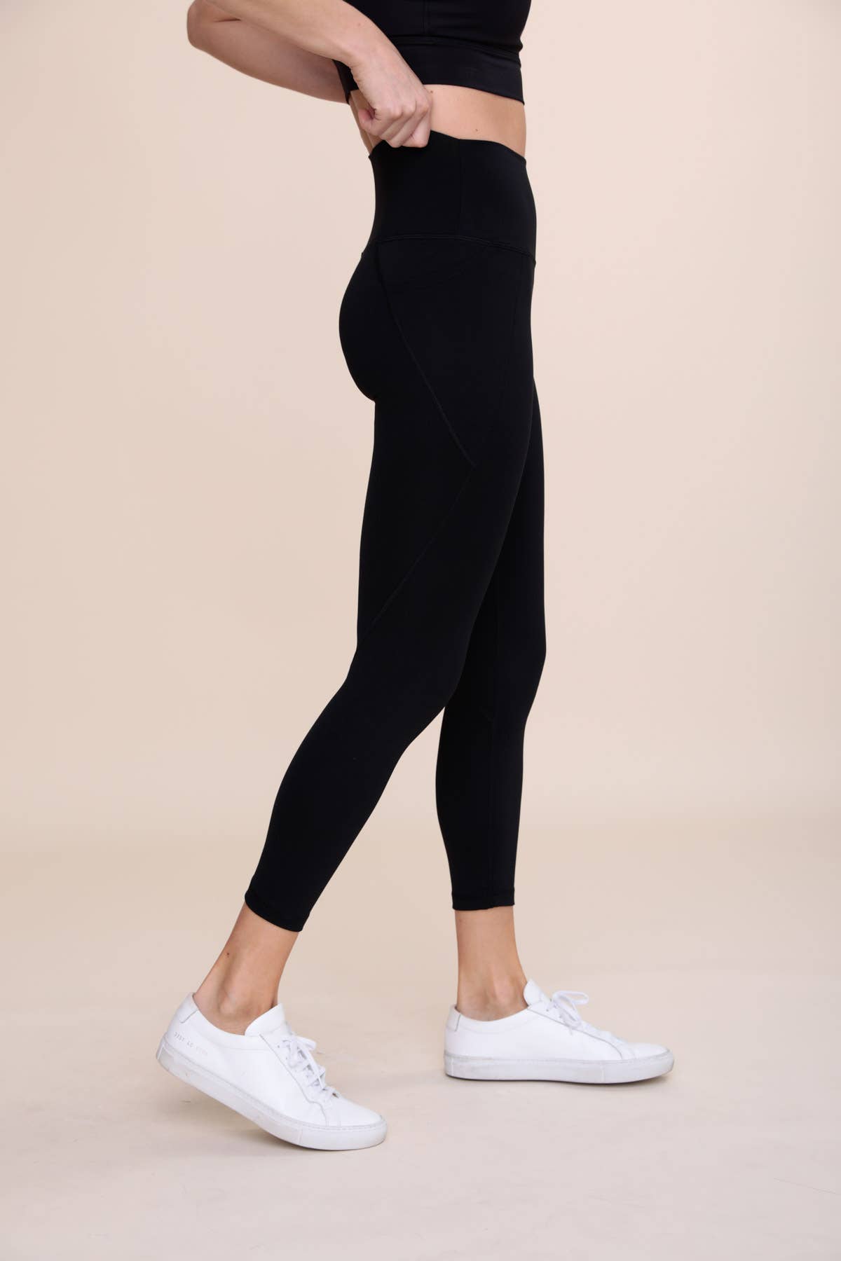 Essential Solid High-Waist Capri Leggings - Hibiscus & Vine