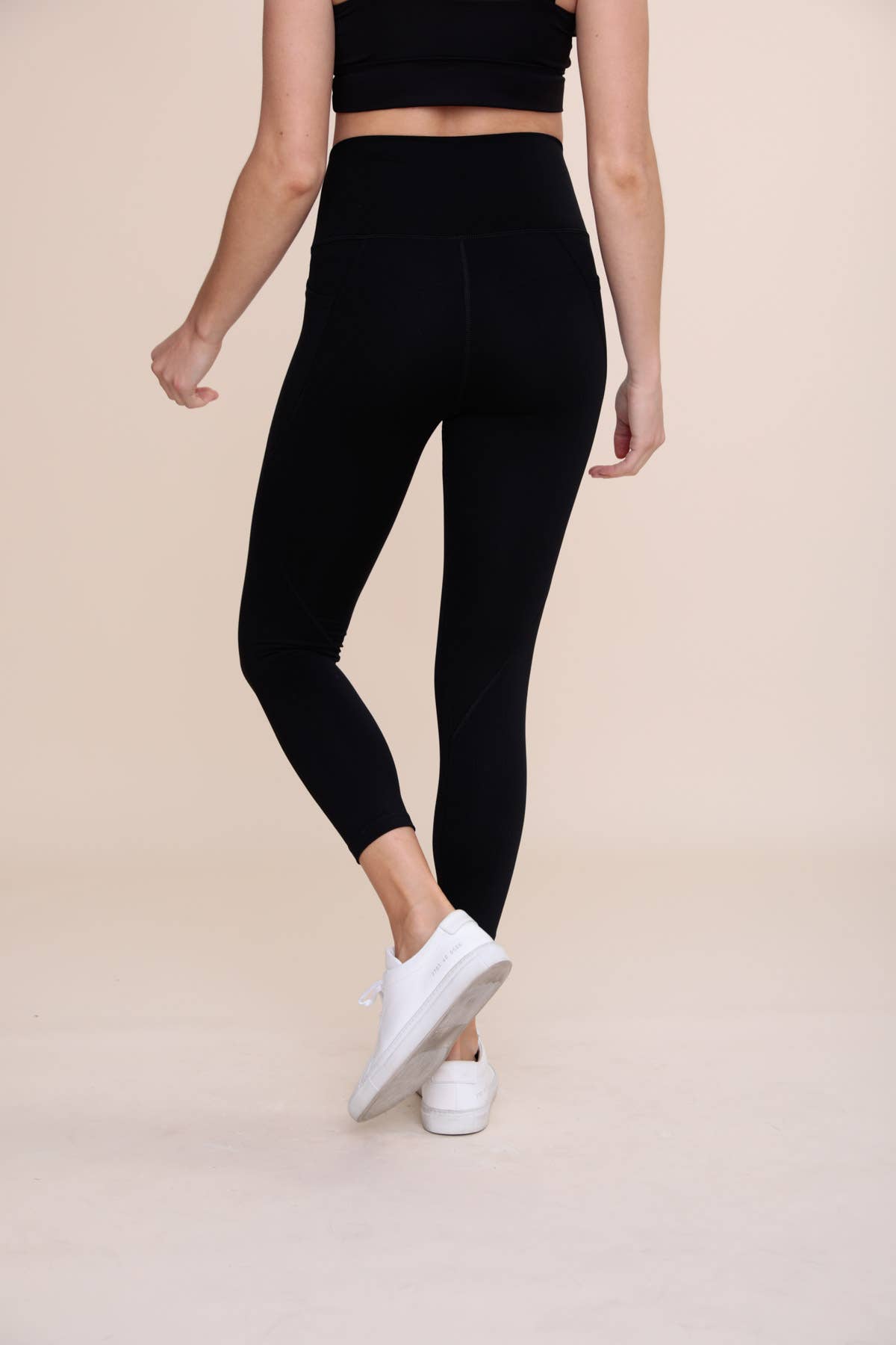 Essential Solid High-Waist Capri Leggings - Hibiscus & Vine