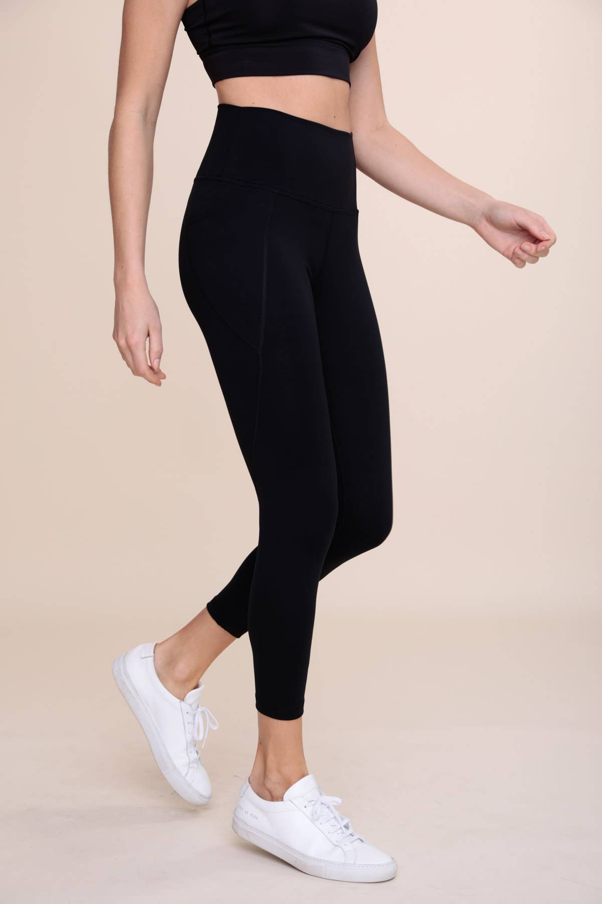 Essential Solid High-Waist Capri Leggings - Hibiscus & Vine