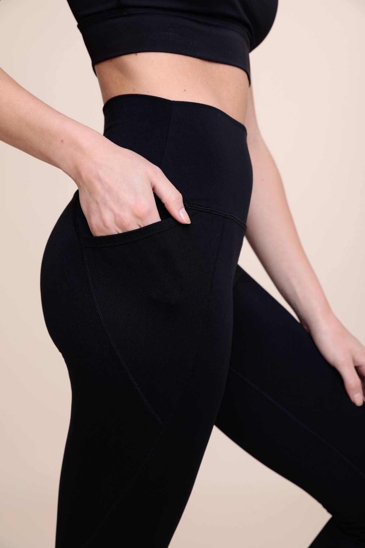 Essential Solid High-Waist Capri Leggings - Hibiscus & Vine