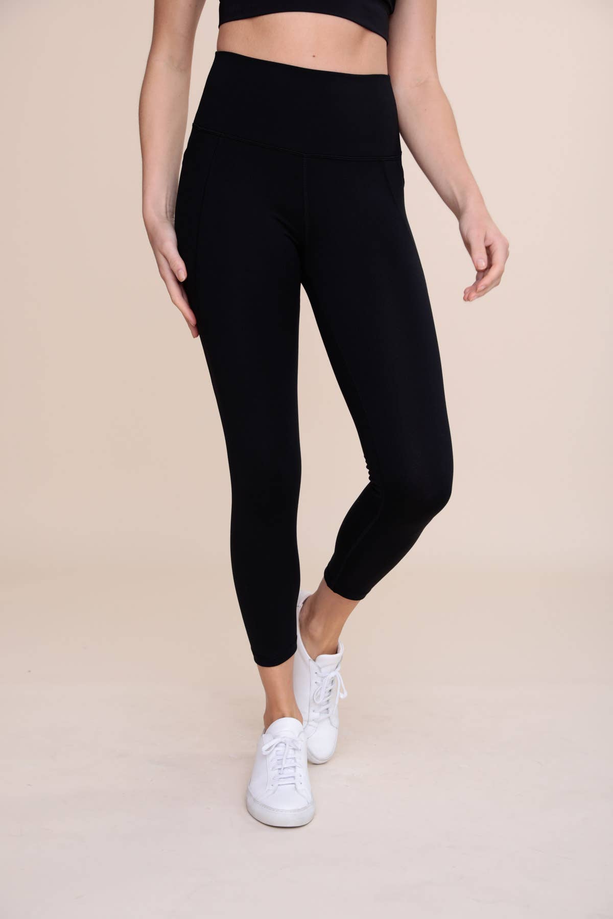 Essential Solid High-Waist Capri Leggings - Hibiscus & Vine